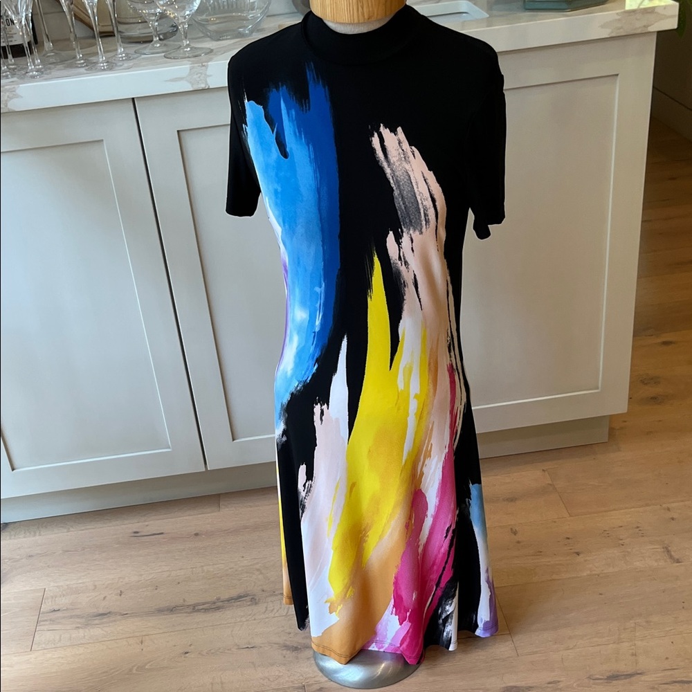 NWT Frank Lyman Brushstroke Print Dress with bold colours on black shortsleeve